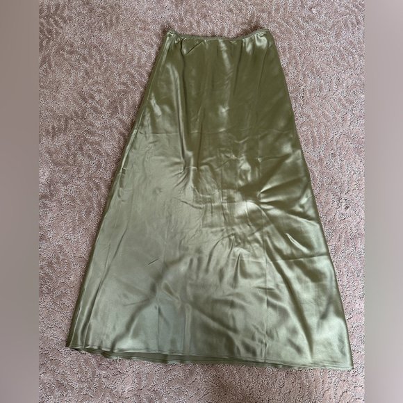 ❌SOLD❌ NWOT Reformation Layla Silk Skirt - Picture 8 of 12